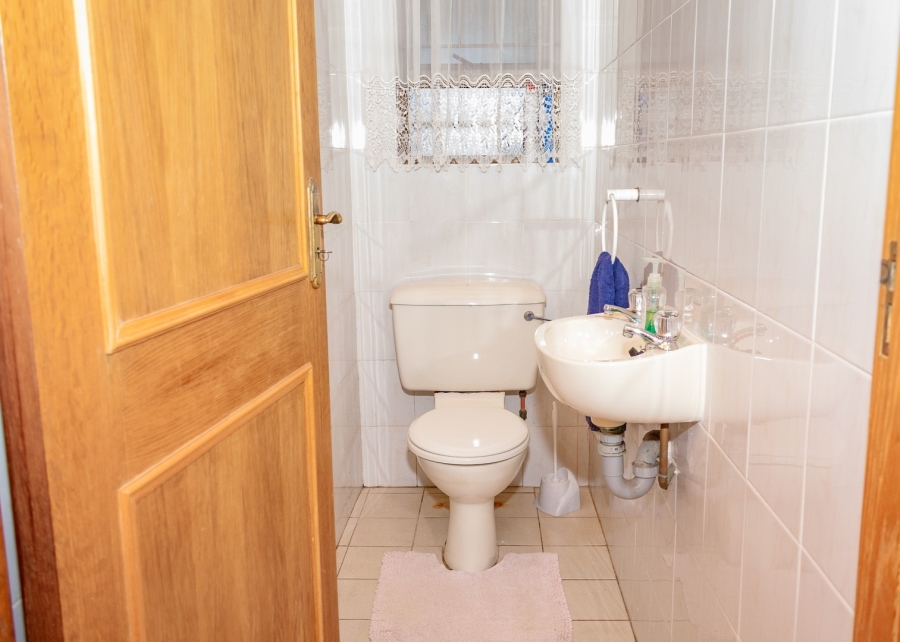 8 Bedroom Property for Sale in Colleen Glen Eastern Cape